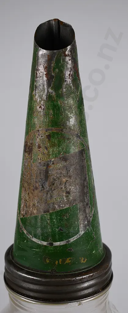 WAKEFIELD CASTROL PINT OIL BOTTLE WITH POURER Image 1++