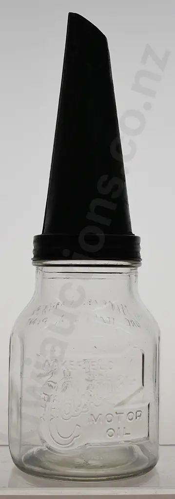 WAKEFIELD CASTROL PINT OIL BOTTLE WITH POURER Image 1++