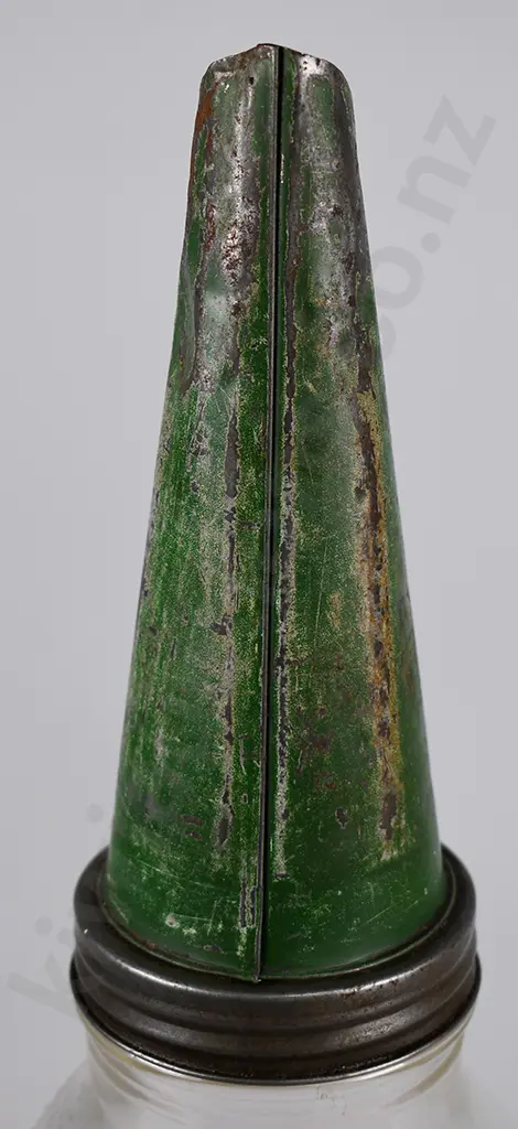 WAKEFIELD CASTROL PINT OIL BOTTLE WITH POURER Image 1++