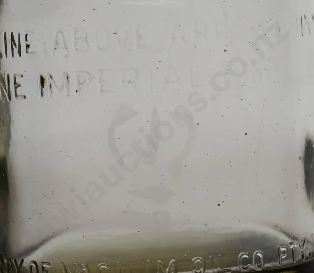 VACUUM OIL PINT OIL BOTTLE, WITH POURER Image 1++