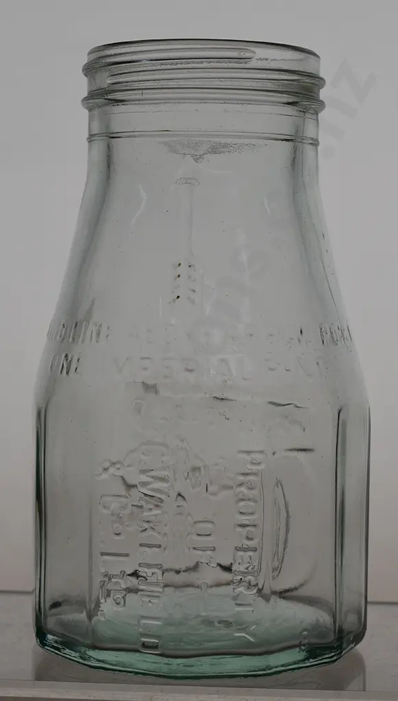 WAKEFIELD CASTROL PINT OIL BOTTLE Image 1++