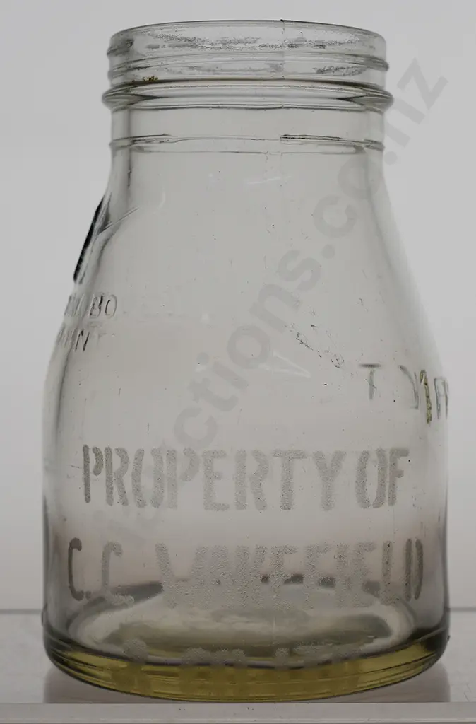 WAKEFIELD PINT OIL BOTTLE, ETCHED Image 1++