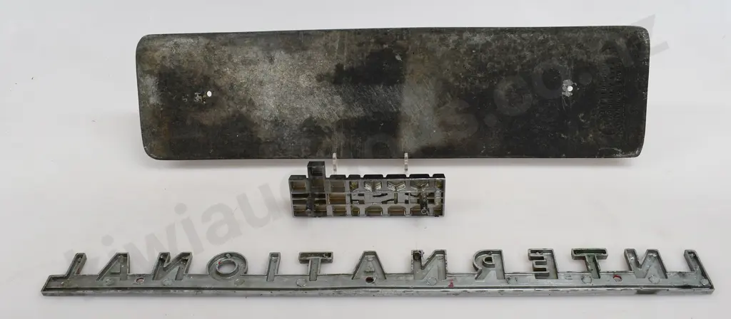 CASE, INTERNATIONAL BADGES, NUMBER PLATE Image 1++