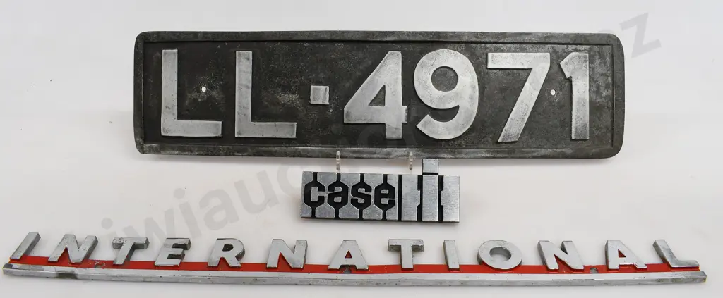 CASE, INTERNATIONAL BADGES, NUMBER PLATE Image 1++