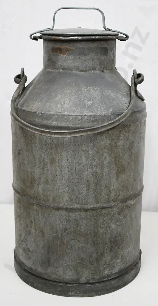 CAL TEX LARGE OIL CAN Image 1++