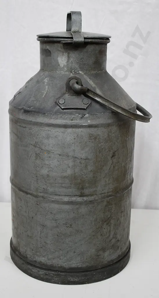 CAL TEX LARGE OIL CAN Image 1++