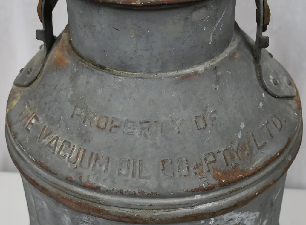 VACUUM OIL CO.PTY OIL CAN Image 1++
