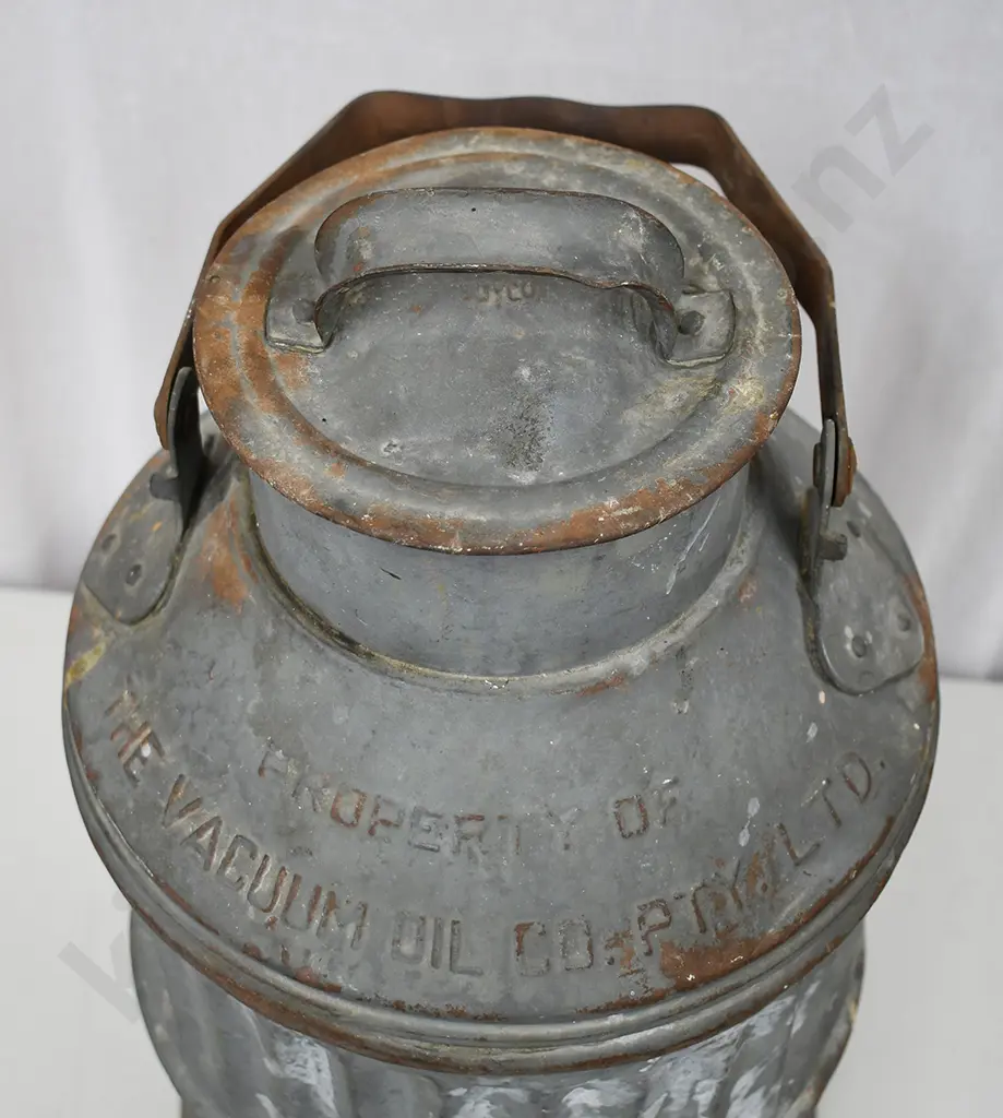 VACUUM OIL CO.PTY OIL CAN Image 1++
