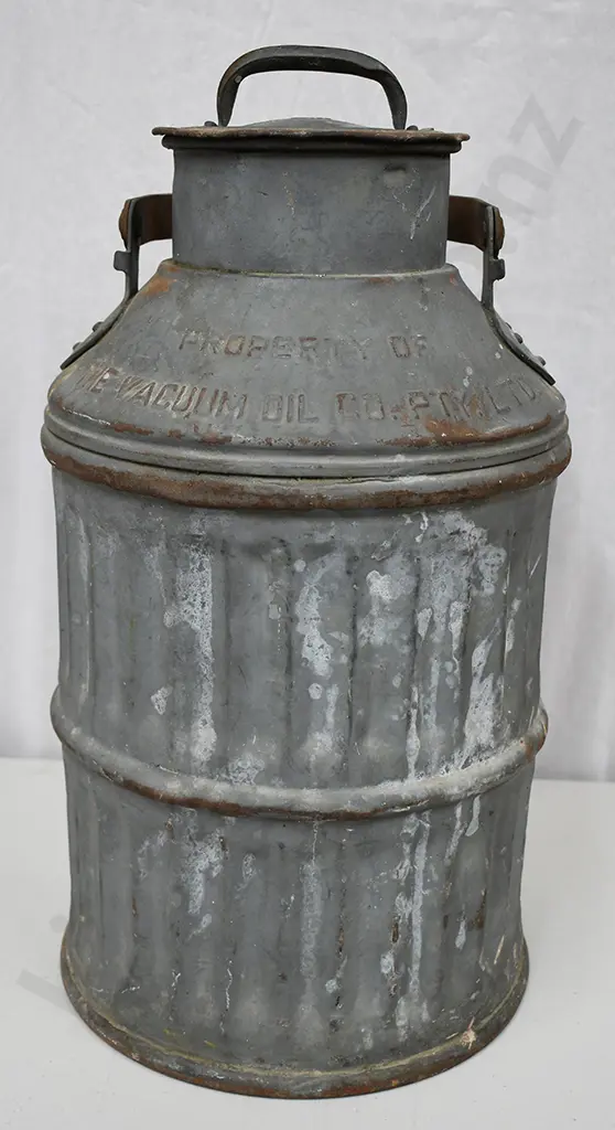 VACUUM OIL CO.PTY OIL CAN Image 1++