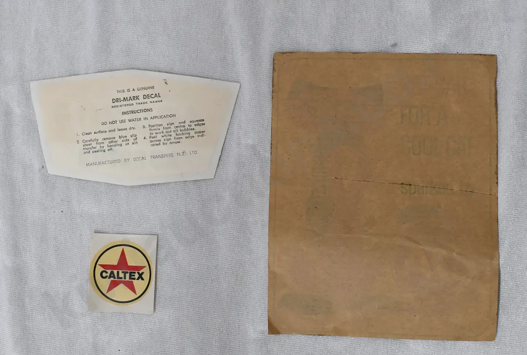 MIXED AUTOMOTIVE COLLECTABLES Image 1++