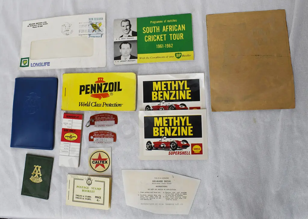 MIXED AUTOMOTIVE COLLECTABLES Image 1++