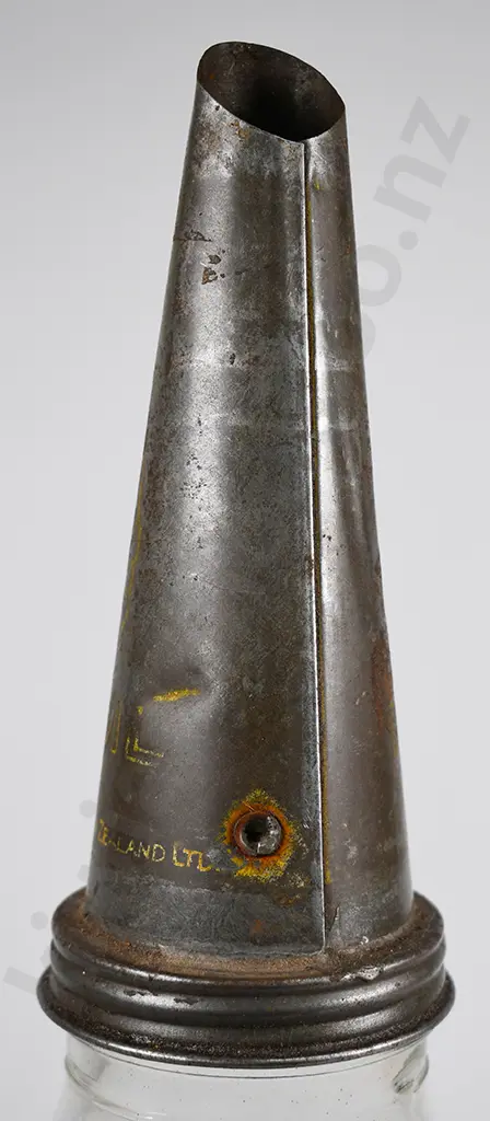 EARLY SHELL QUART OIL BOTTLE WITH POURER Image 1++