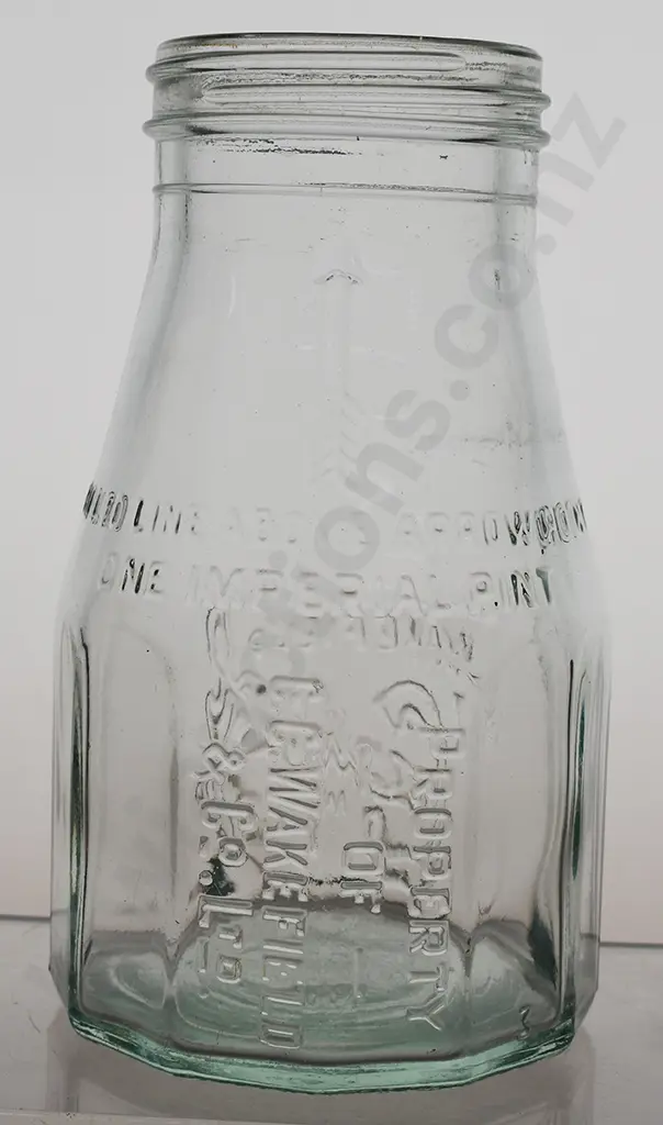 WAKEFIELD CASTROL PINT OIL BOTTLE Image 1++