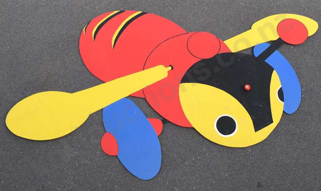 BUZY BEE LARGE CUT OUT MODEL Image 1++