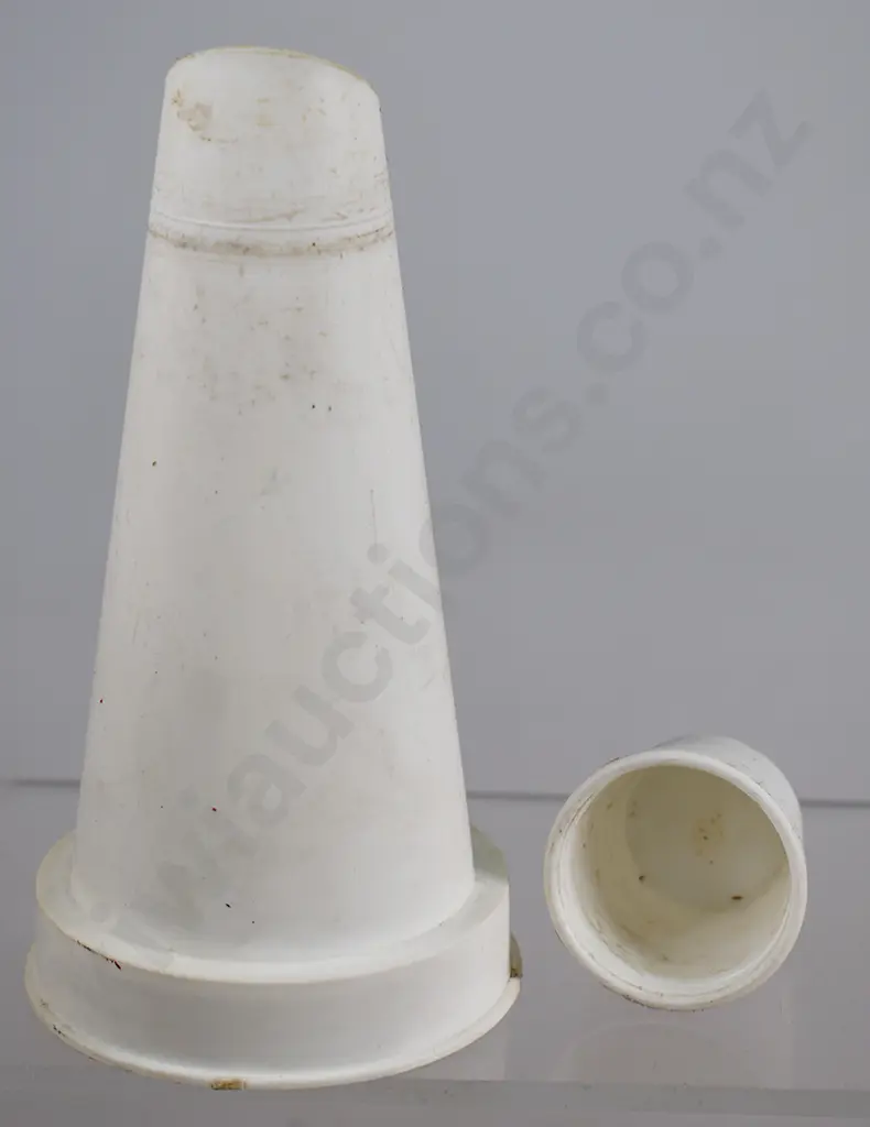 CASTROL SUPER CASTROLITE 10W-40 PLASTIC BOTTLE POURER & CAP Image 1++