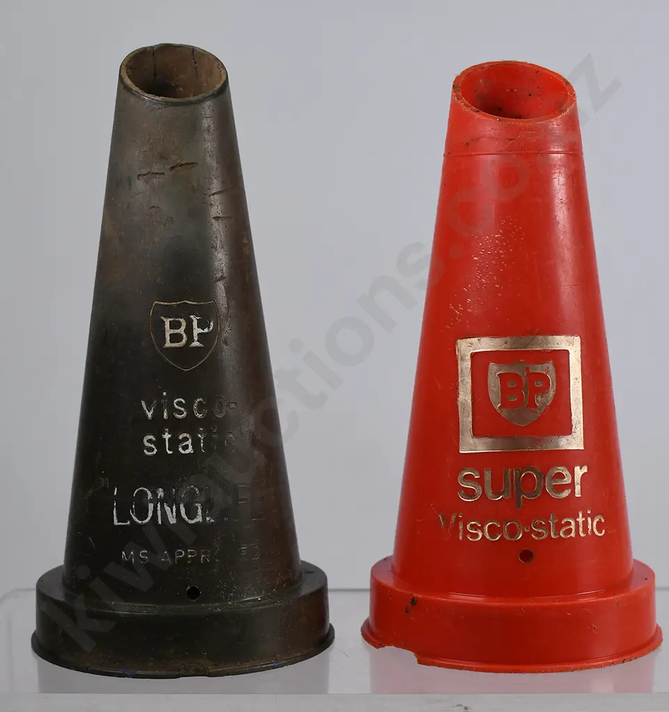 BP MOTORING OIL BOTTLE POURERS Image 1++