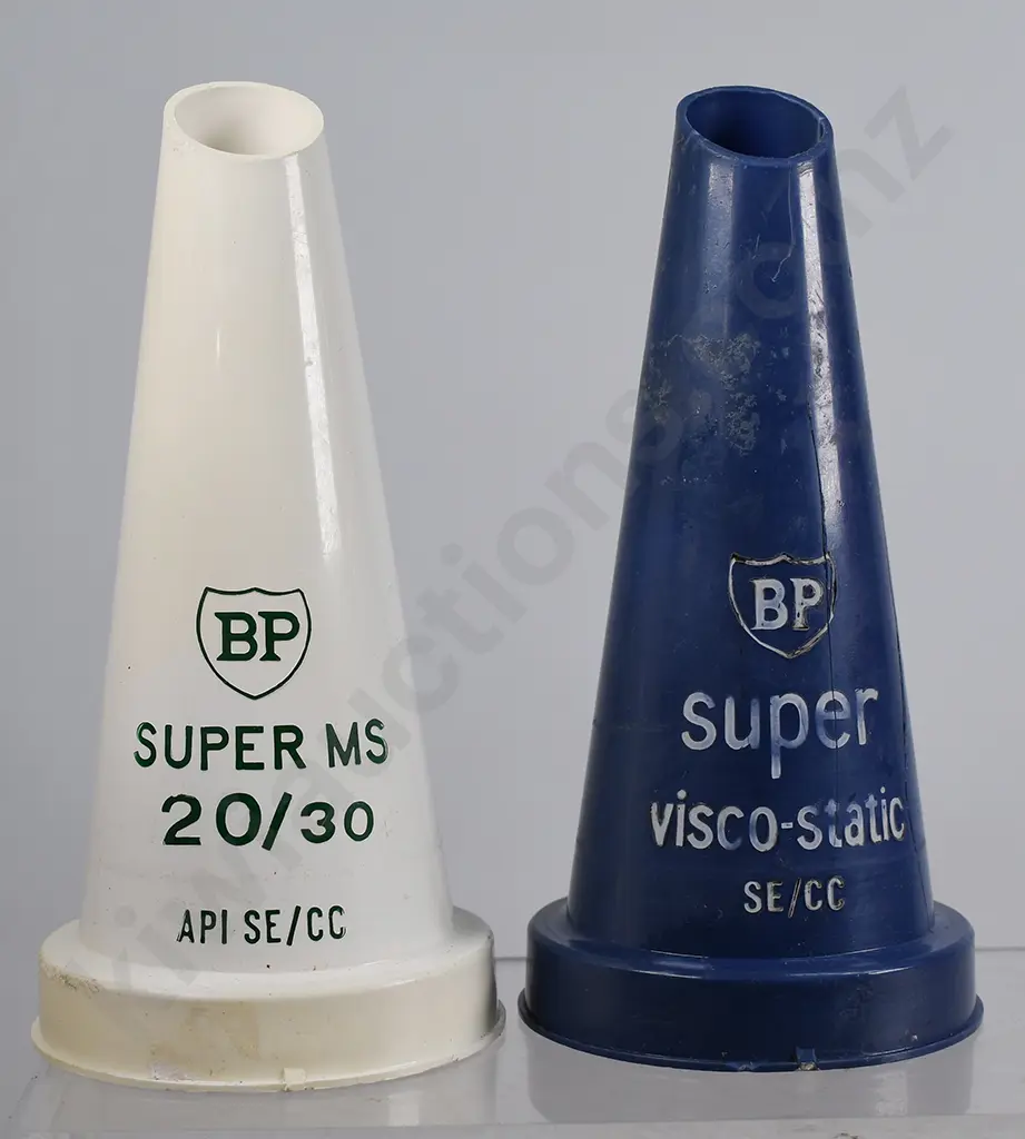 BP MOTORING OIL BOTTLE POURERS Image 1++