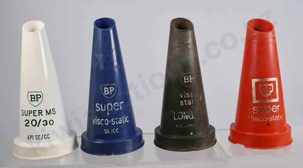 BP MOTORING OIL BOTTLE POURERS Image 1++
