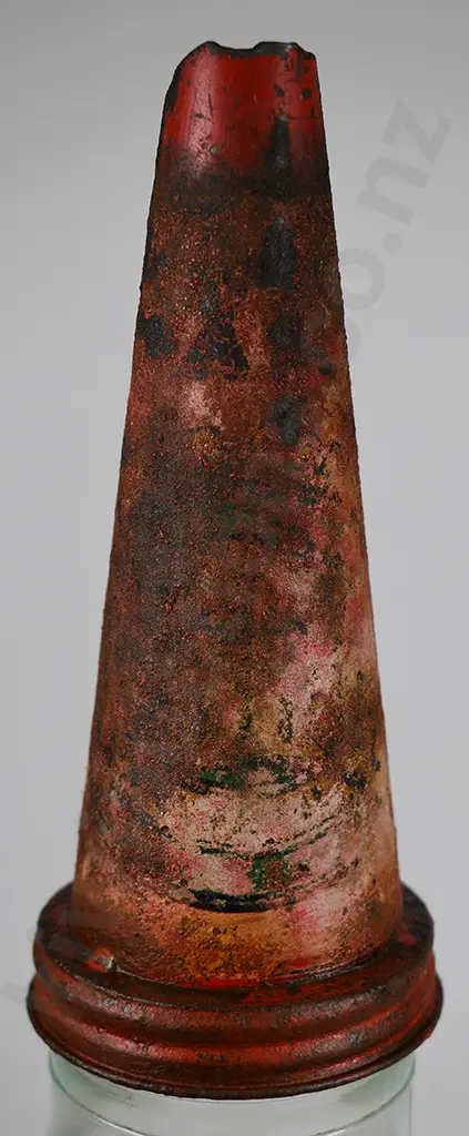 WAKEFIELD CASTROL PINT OIL BOTTLE WITH POURER Image 1++