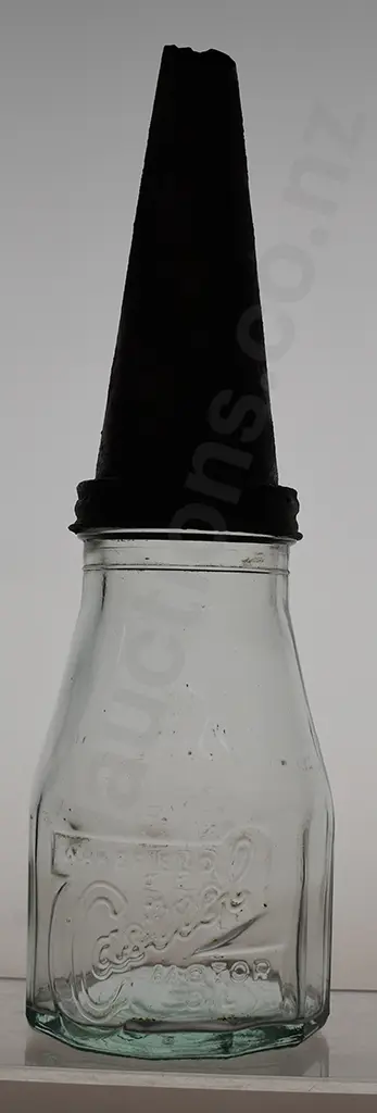 WAKEFIELD CASTROL PINT OIL BOTTLE WITH POURER Image 1++