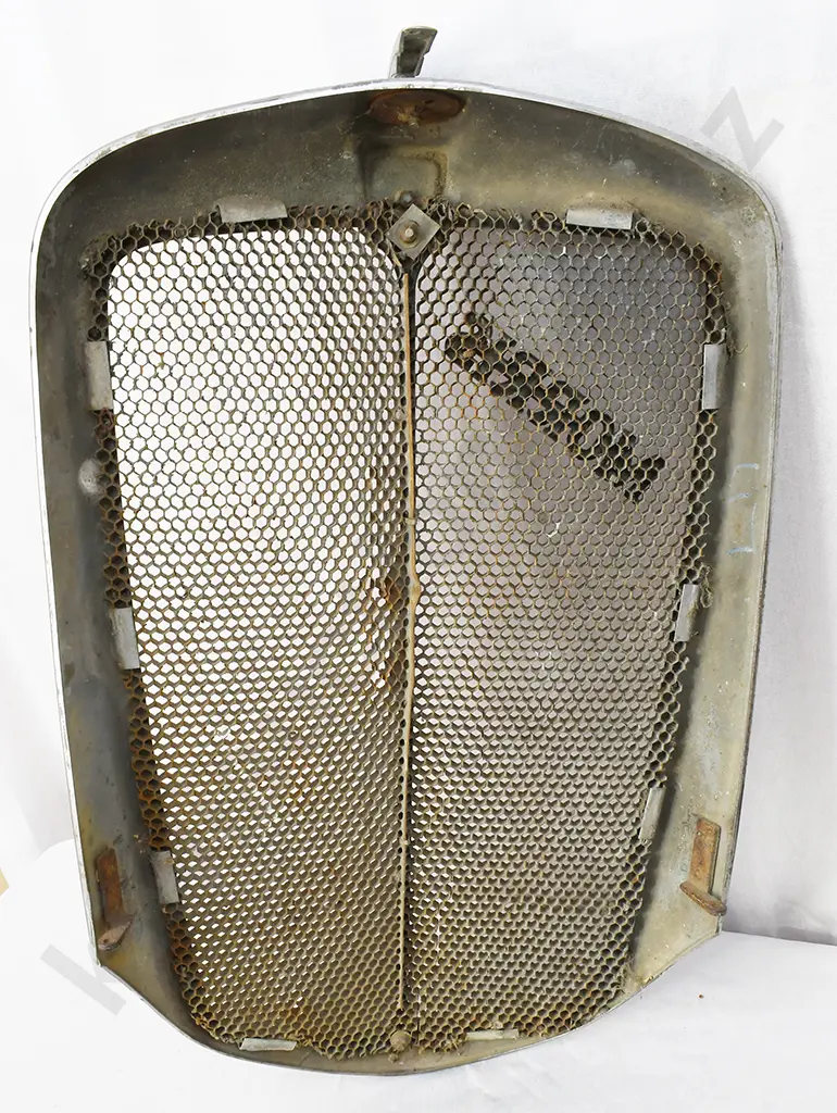 AUSTIN & MORRIS 8 CAR GRILLS Image 1++