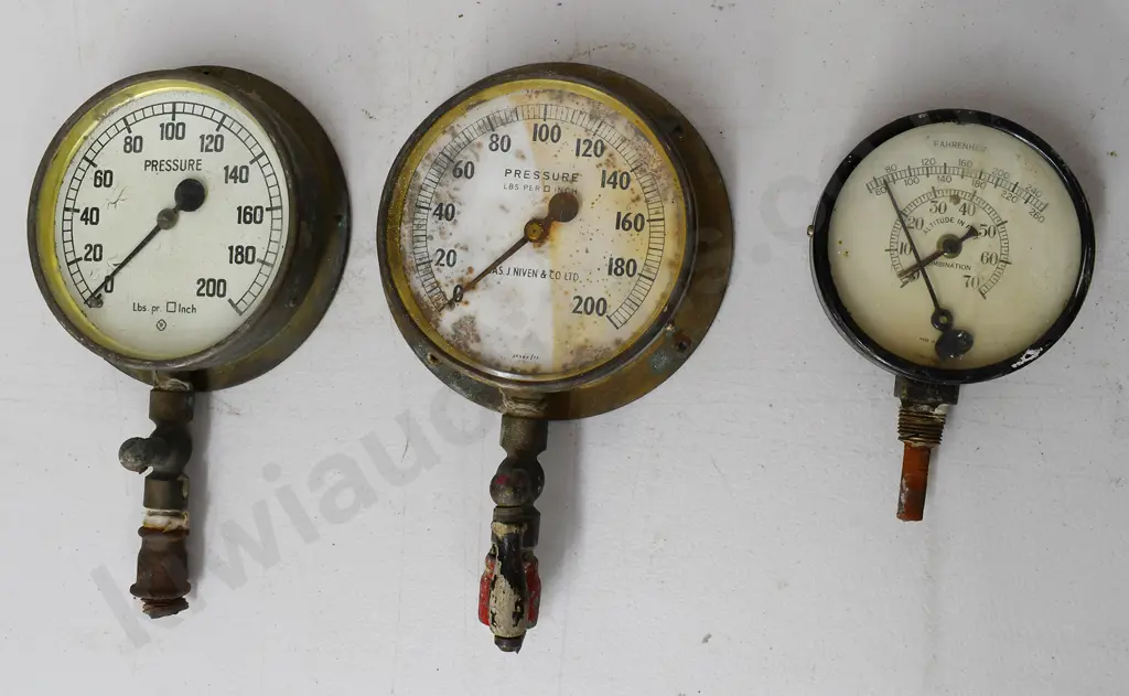 VINTAGE PRESSURE GAUGES Image 1++