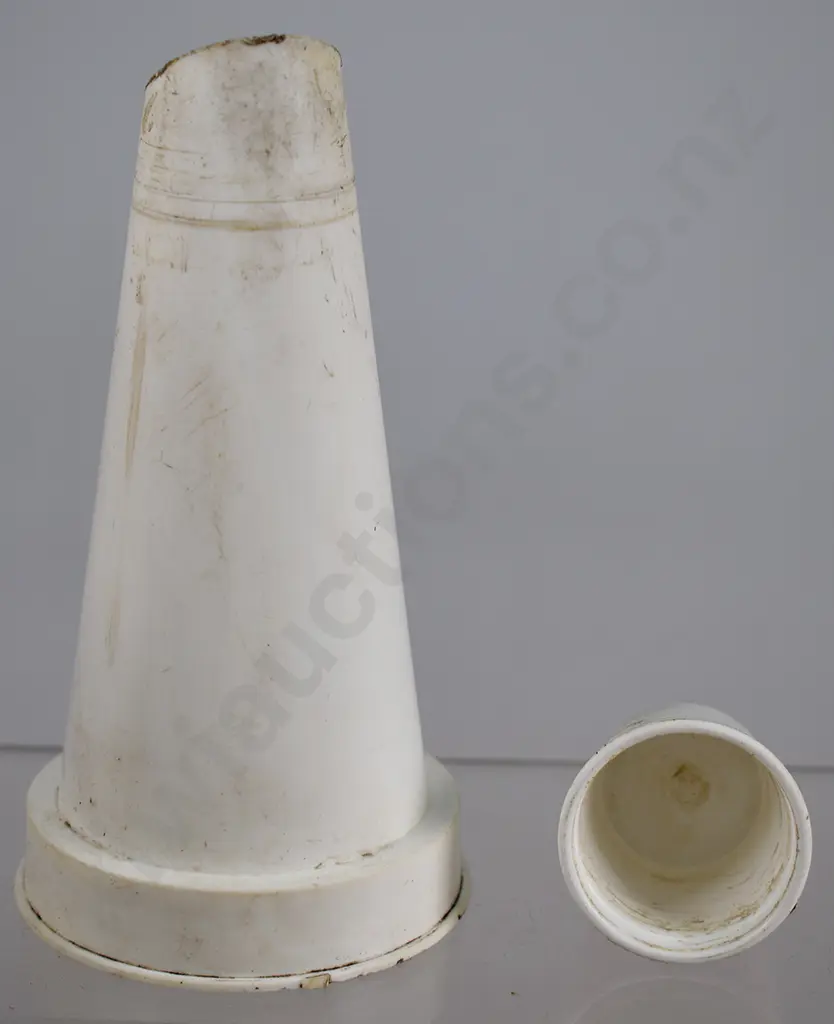 CASTROL SUPER 20-50 PLASTIC BOTTLE POURER & CAP Image 1++