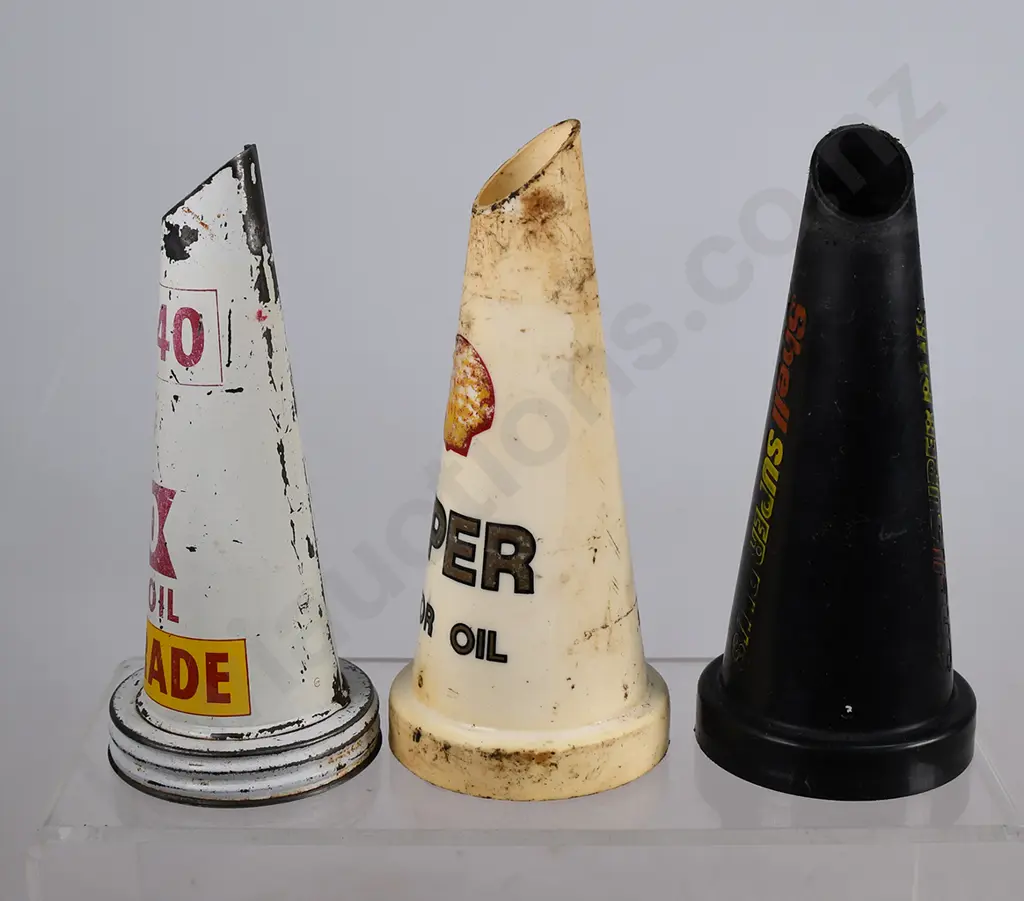 SHELL MOTORING OIL BOTTLE POURERS Image 1++