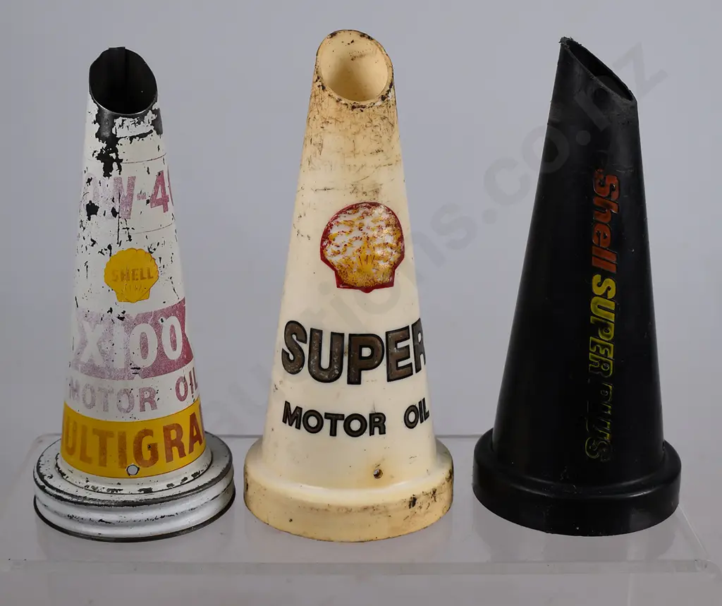 SHELL MOTORING OIL BOTTLE POURERS Image 1++