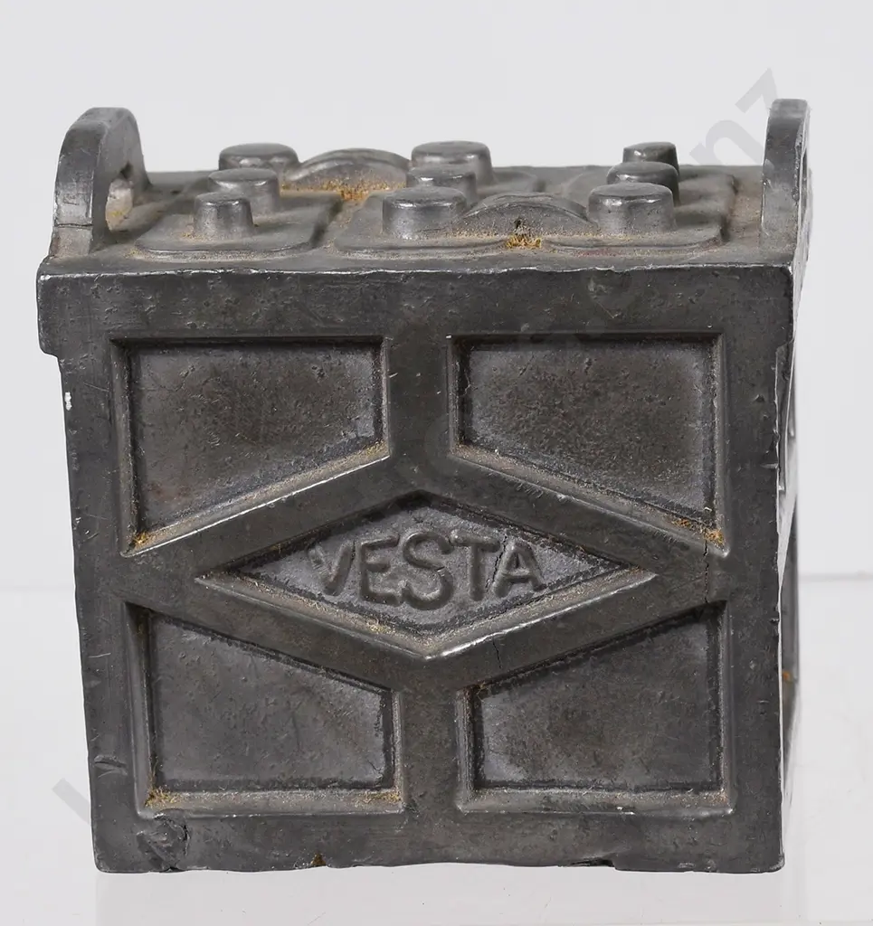 VESTA BATTERY ADVERTISING PAPERWEIGHT Image 1++