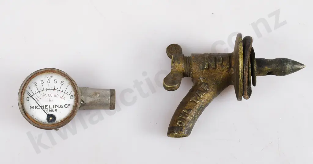 ASSORTED TYRE GAUGES & AUTOMOTIVE ITEMS Image 1++