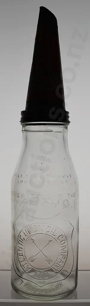 ATLANTIC UNION QUART OIL BOTTLE WITH POURER Image 1++
