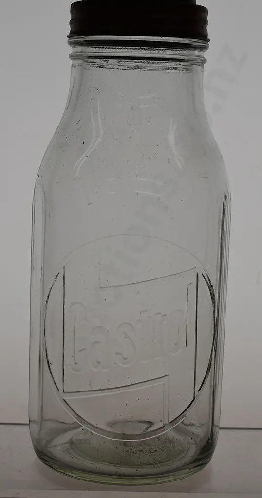 CASTROL OIL QUART BOTTLE WITH POURER Image 1++