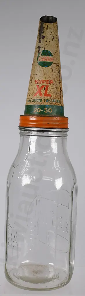 CASTROL OIL QUART BOTTLE WITH POURER Image 1++