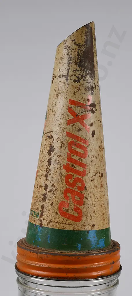 CASTROL OIL QUART BOTTLE WITH POURER Image 1++