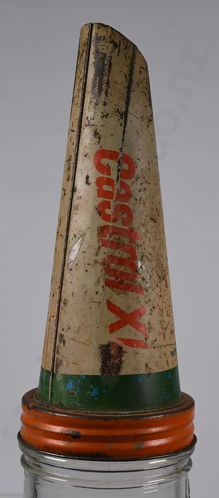 CASTROL OIL QUART BOTTLE WITH POURER Image 1++