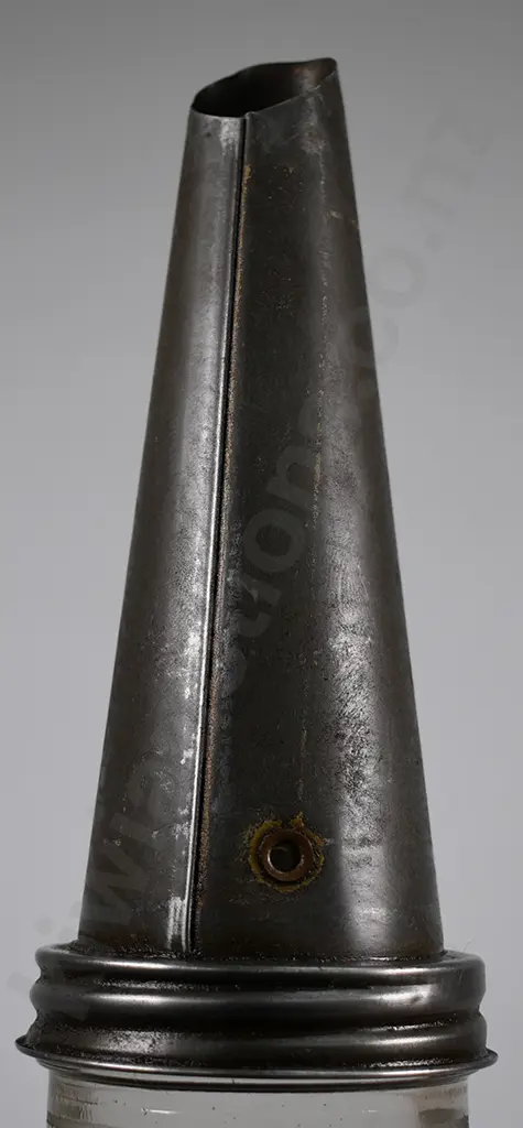 VACUUM OIL QUART OIL BOTTLE, WITH POURER Image 1++