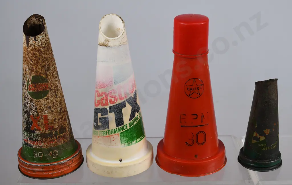 CASTROL/CALTEX MOTORING OIL BOTTLE POURERS Image 1++