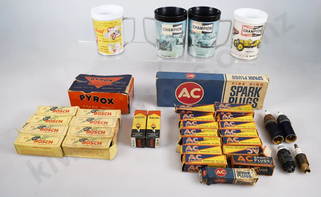 ASSORTED SPARK PLUG ITEMS Image 1++