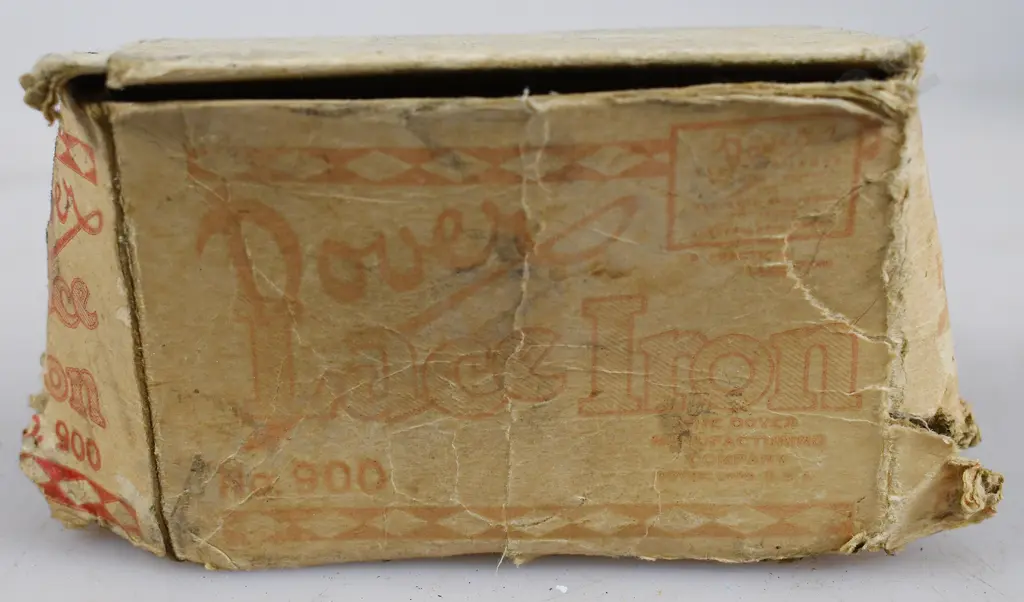 COLLECTION OF MINIATURE SAD IRONS Image 1++