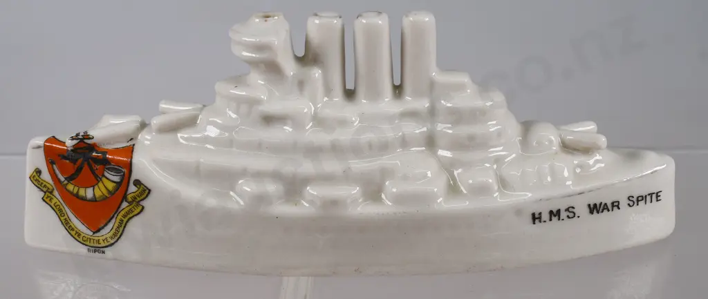 CRESTED WARE TANK & WARSHIP Image 1++