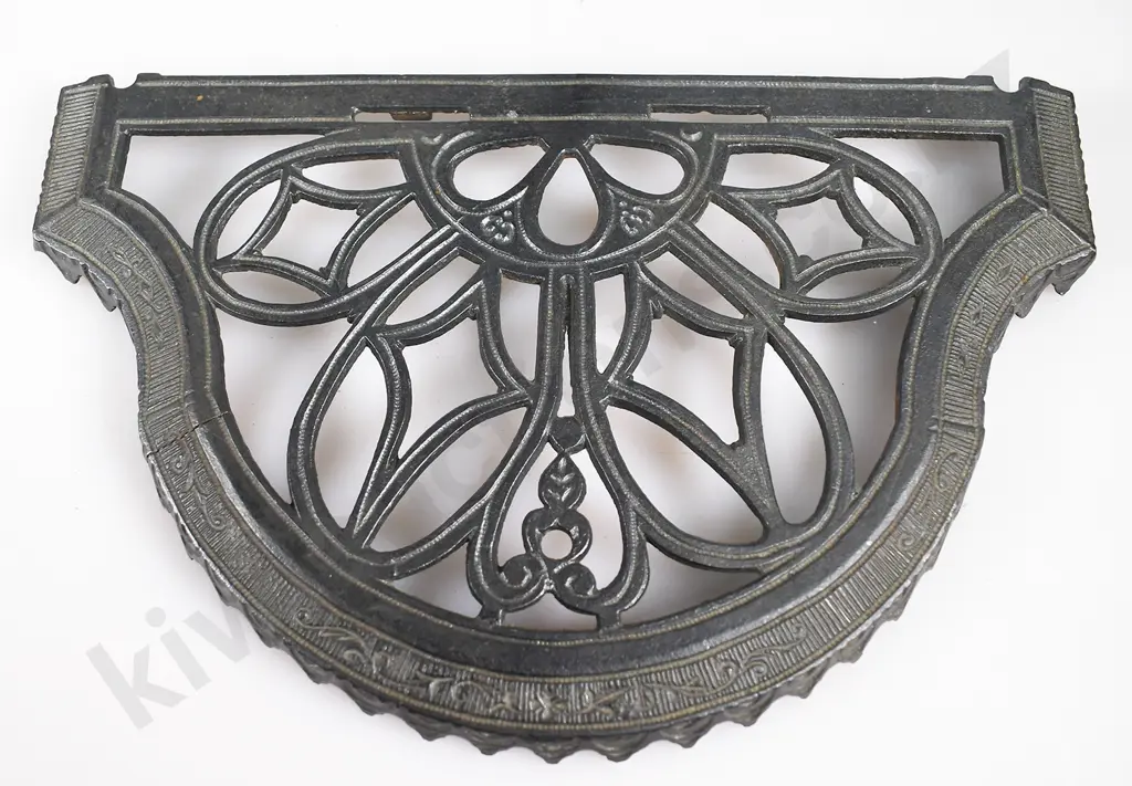 CAST IRON WALL SHELF BRACKET Image 1++