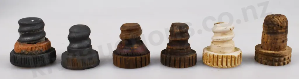 BOTTLE STOPPERS Image 1++