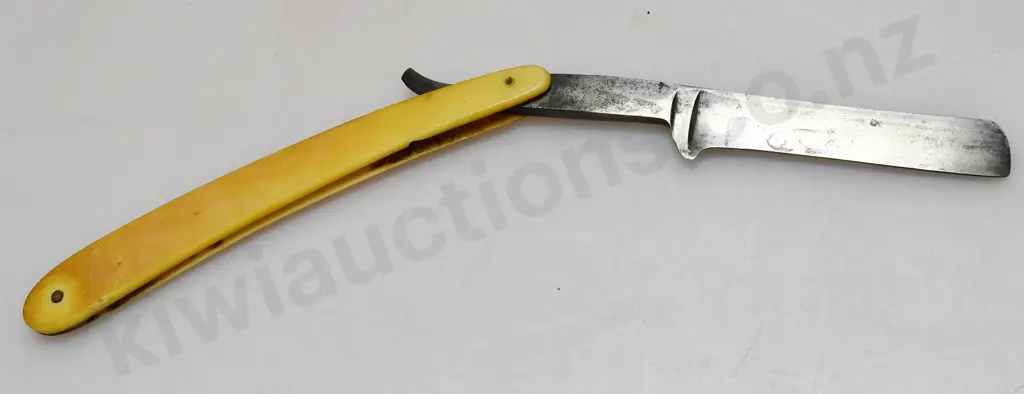 ADVERTISING CUT THROAT RAZOR DUNEDIN Image 1++