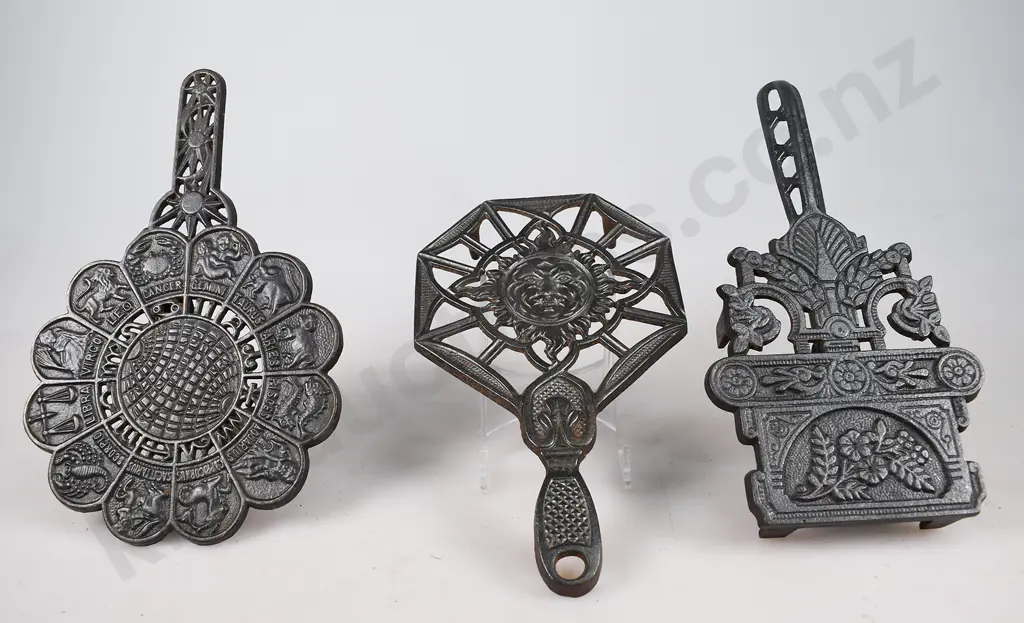 CAST IRON TRIVETS Image 1++