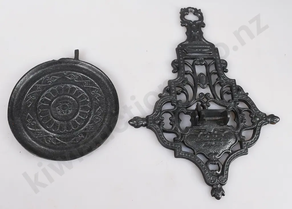 CAST IRON WALL BRACKETS Image 1++