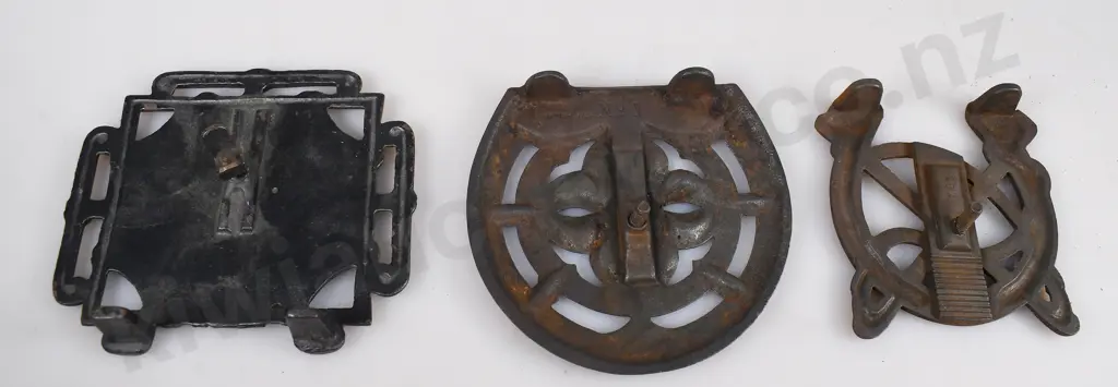 CAST IRON TRIVETS Image 1++