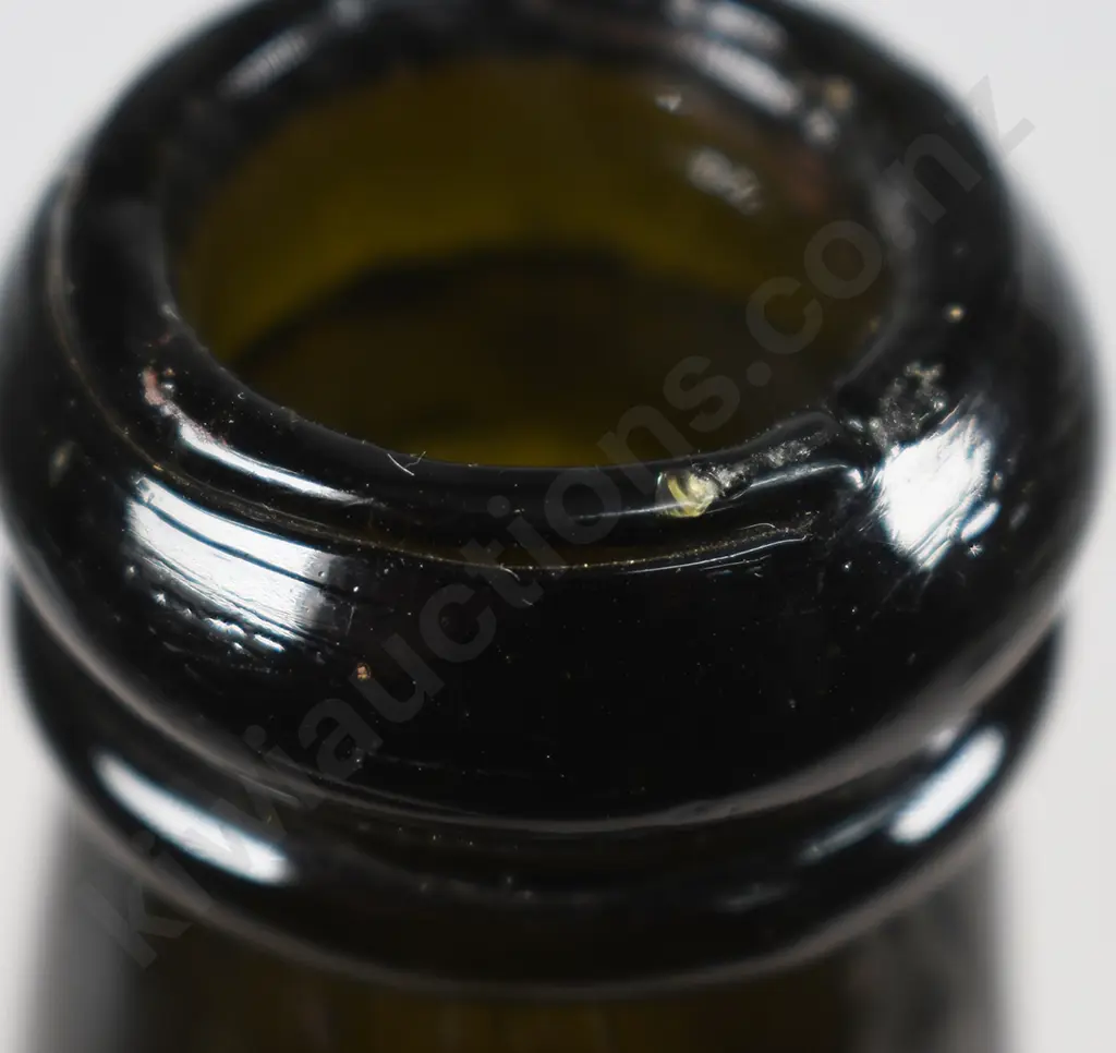 MIDDLE TEMPLE SEALED BOTTLE Image 1++