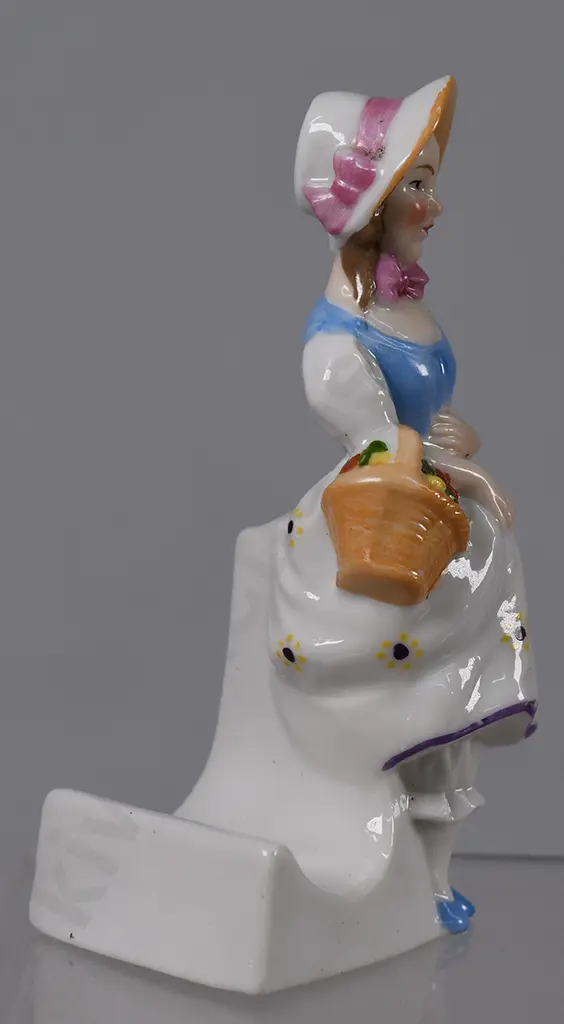 CERAMIC FIGURAL TOOTH BRUSH HOLDERS Image 1++