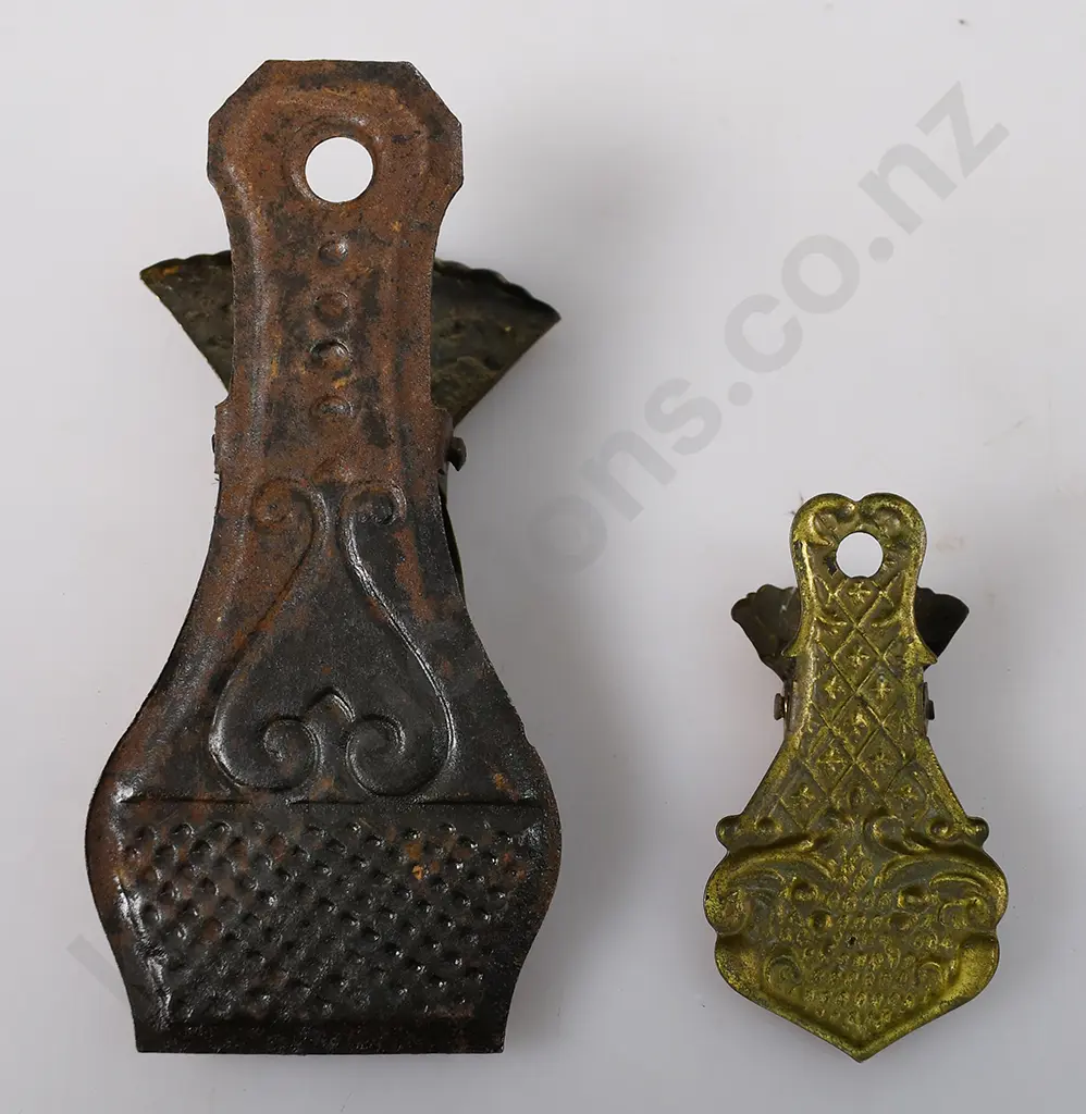 BRASS HAND PAPER CLIPS Image 1++